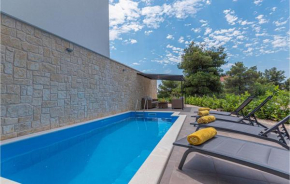 Beautiful home in Srima with Outdoor swimming pool, WiFi and 3 Bedrooms